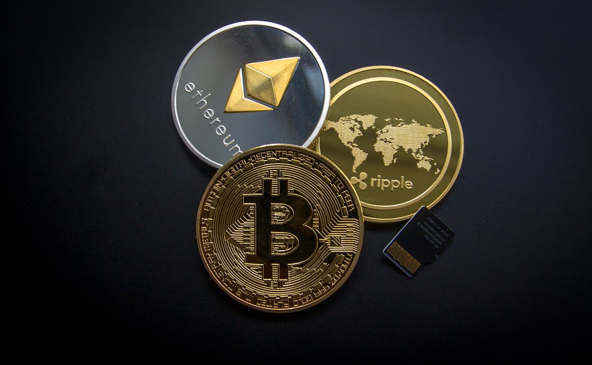 Whale addresses accumulated 270K BTC over 30 days — largest buying spree since 2013